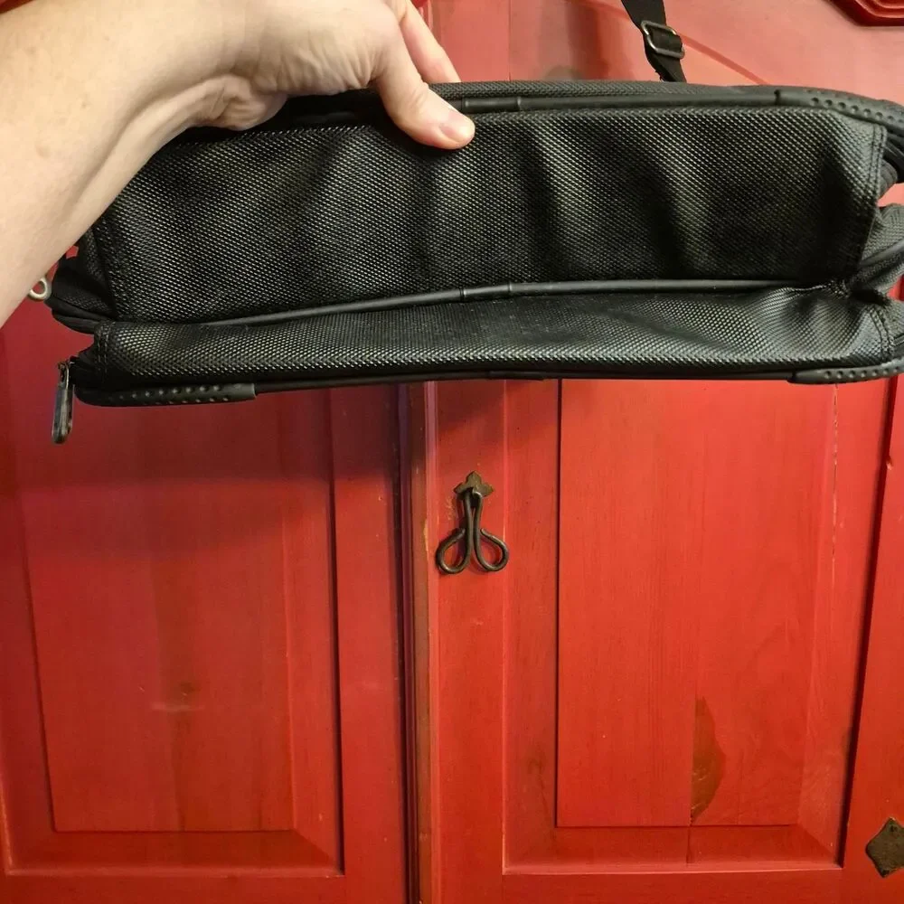 Samsonite Carry On Overnight Bag Briefcase Style Laptop Carry Black Used Once